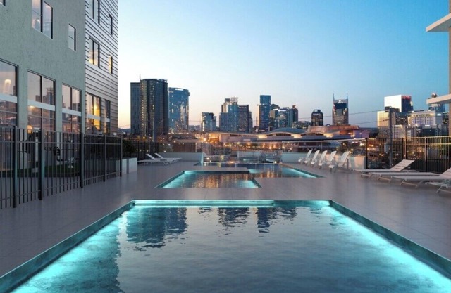 10 Minute or less away from Broadway, The Ryman, and the Country Music Hall of Fame| Stylish 1 bedroom |Infinity pool | Game room | Music Studio | Fire Pit.