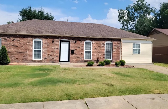 10 minutes from downtown Memphis. 4 bed 2 bath with a den and living room.