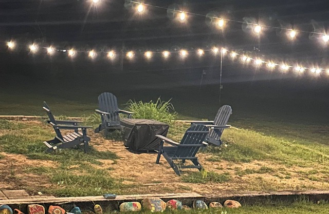 10 minutes to Lake Oauchita. Close to Camp Ozark. Walk to Town Square.