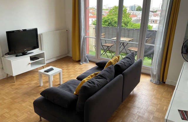 10 mn from Orly and Paris, 3-room apartment in a quiet residence.