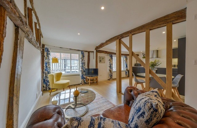 10% OFF Weekly Special Couples Leisure Sleeps 2