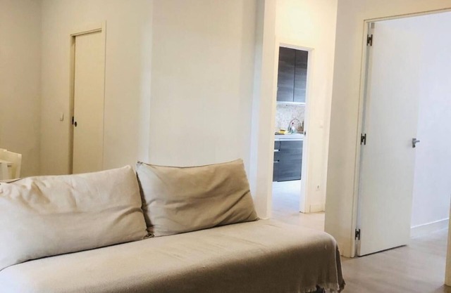 10' walk to Bernabeu max 8P, 3Bedr, 1sofa, 2bath