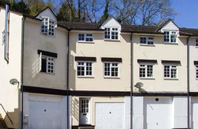 10 Wye Rapids Cottages