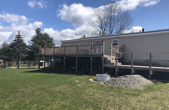 1000 Islands Cottage minutes from free boat launch!