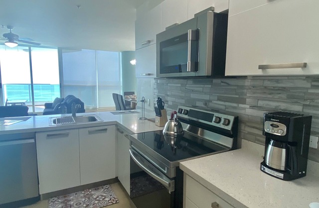 1007 DIRECT OCEAN FRONT ~ TROPICAL PARADISE