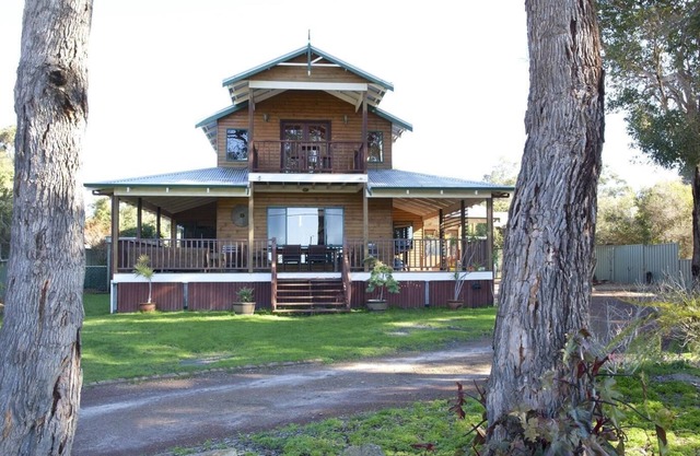 102 With a View: Pet friendly with stunning inlet views