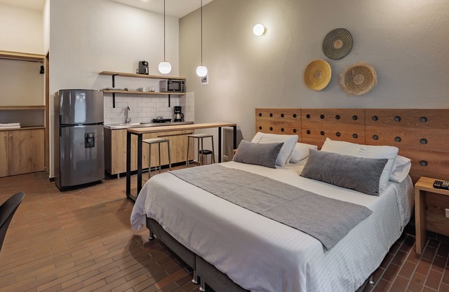 104 Circular Flats 500MB, AC smart tv, coworking 104