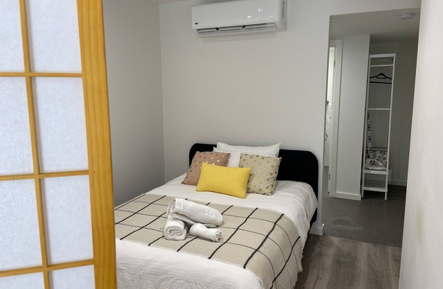 10A Brunswick Living Studio Close to APT and CBD Free Wifi Tram at Doorstep