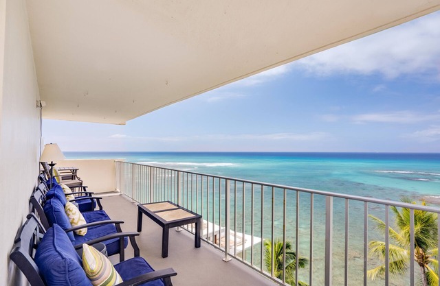 10th Floor Oceanfront🕊'Piece of Heaven'🕊for your Honolulu vacation