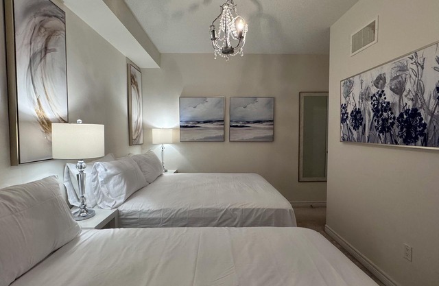 11 Beds - Kleinburg Crown Town Residences