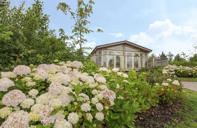 11 FARAWAY FIELDS, pet friendly, luxury holiday cottage in Dobwalls