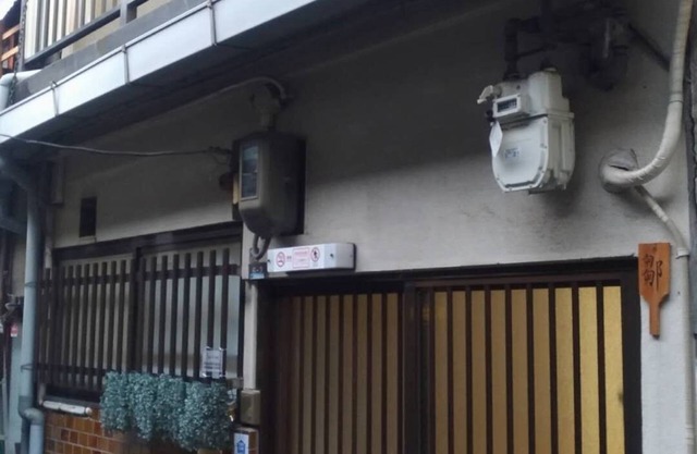 11 min from USJ, 3-room house for 8