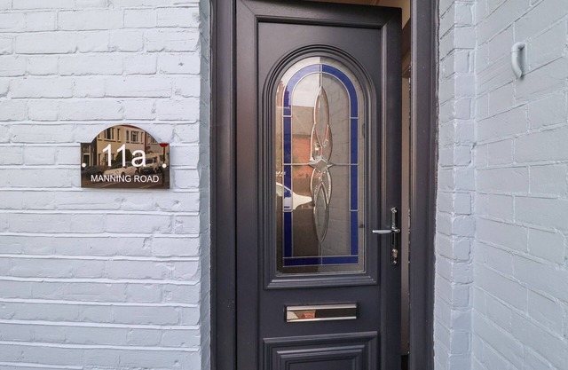 11a Manning Road