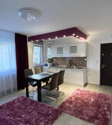 12 RESIDENCE APARTMENT