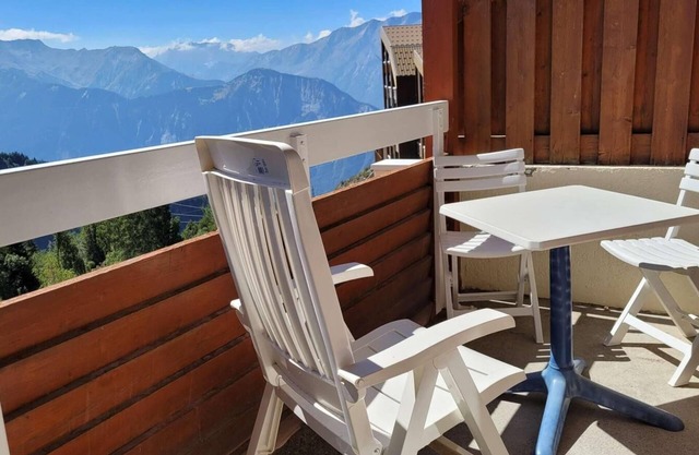 120m from shops, 7th floor, swimming pool, sauna, balcony, tv, ski locker, 59m², Alpe d'Huez