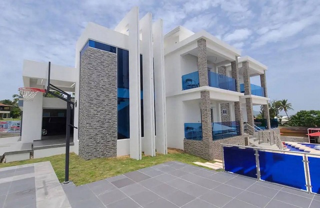 12BR Villa: Infinity Pool, Jacuzzi, Billiard & Outdoor Bar