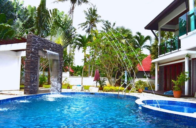 12Haven Stunning Seaside Luxury Villa PD with Kids Pool