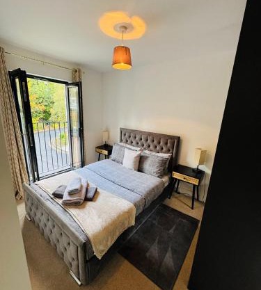 13 Luxury Solihull Townhouse Sleeps 10 NEC BHX