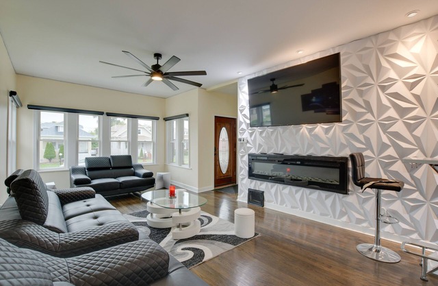 13 Mi to Dtwn Chicago: Maywood Home w/Fireplace