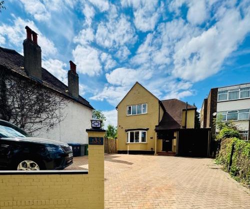 135 Watford road 3 bedroom villa