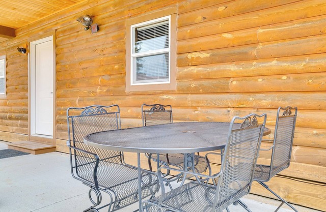 14 Mi to Mississippi River: Rural Cochrane Retreat