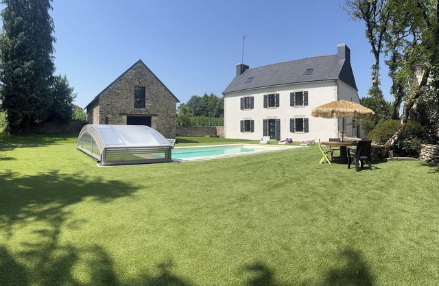 14 person vacation home with pool and spa 17 minutes from the beach