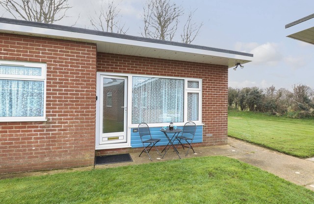 14 SIESTA MAR, pet friendly, with a garden in Mundesley