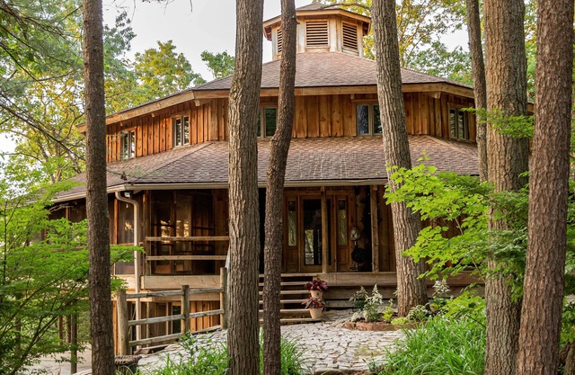 15 Bedroom, Hot tub, Put Put, Pond, Pool Table