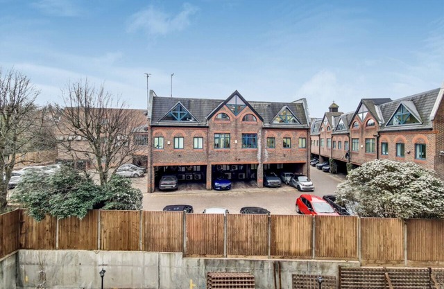 15 GW - Sara Suite - Lovely Deluxe Wembley Harrow Apartment