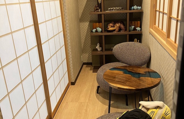 15 min. walk to Shinsaibashi Quiet residential house in the city center 5 min. to Tanimachi 6-chome subway station 5 min. to Matsuya-cho station on Nagahori Tsurumi-ryokuchi line