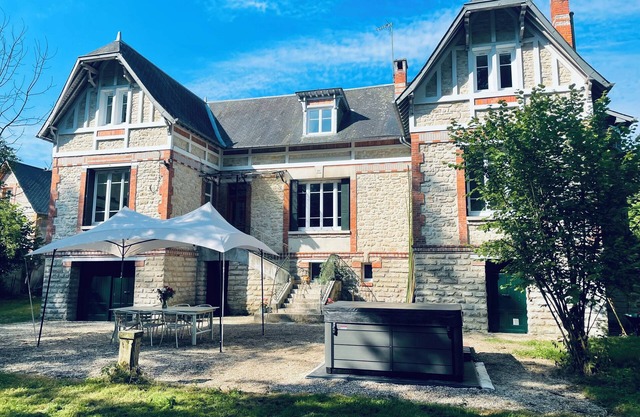 15-person manor house in a green setting, ideal for your events