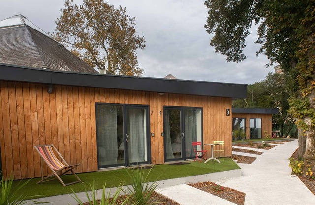 16-Chalet-Ensuite with Shower-Garden view