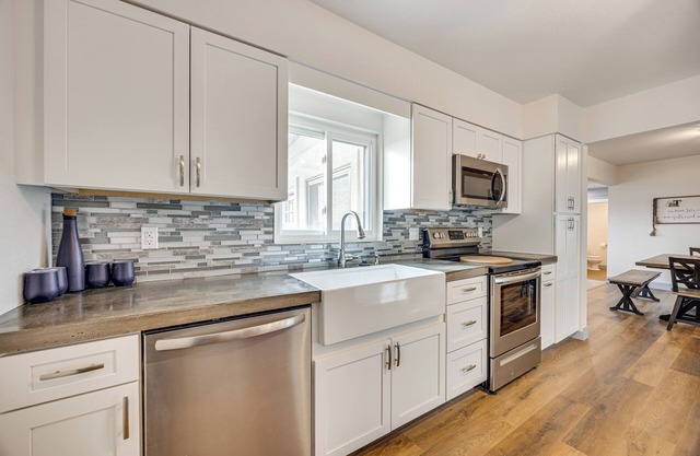 16 Mi to Paint Mines: Spacious Simla Home!