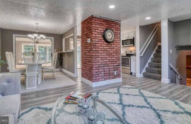 163) Massive 3 bedroom home with backyard!