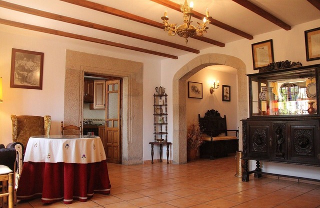 16C Manor Cottage, superb views, Birdwatching Centre, sets in a mountain village