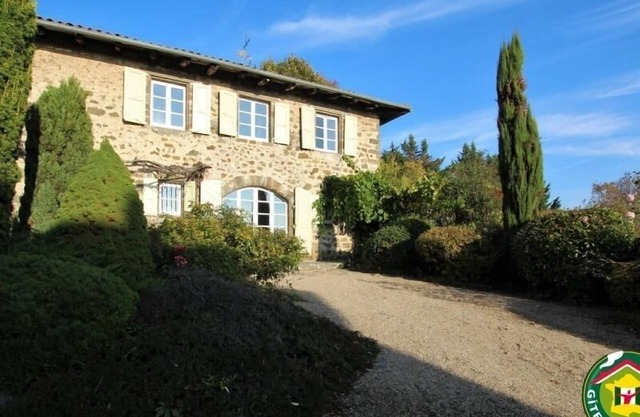 16th Century Farmhouse with Enclosed Garden and WiFi