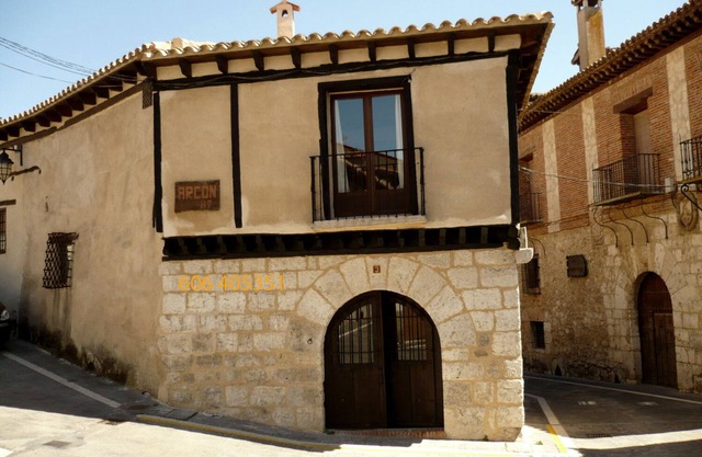 16th century manor house, 5 people Simancas