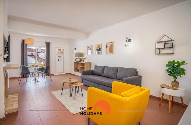 #170 Páteo 1 Flat by Home Holidays