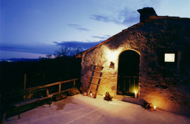 17th century farmhouse, "Cascina Strà", surrounded by nature with 180° sea view