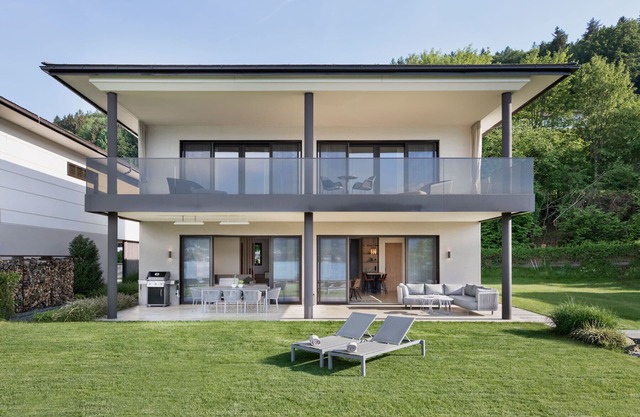 180 square meter villa directly on Lake Wörthersee
