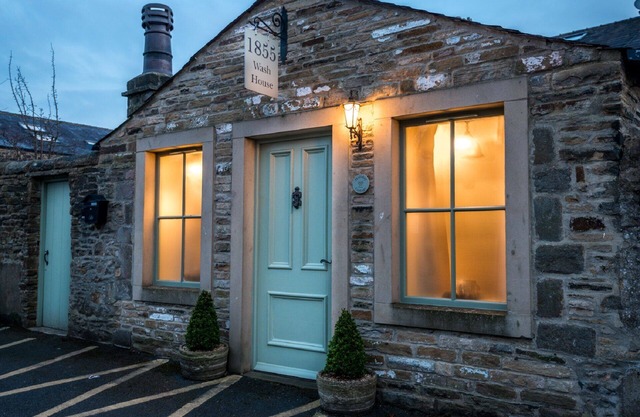 1855 Wash house conversion to inner city Cottage studio