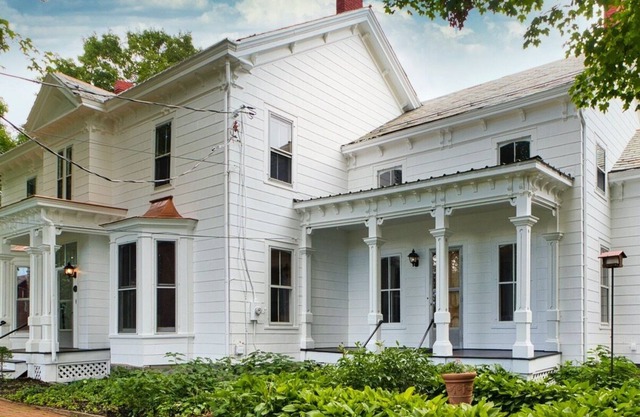 1862 Italianate Victorian B&B Owner's Unit