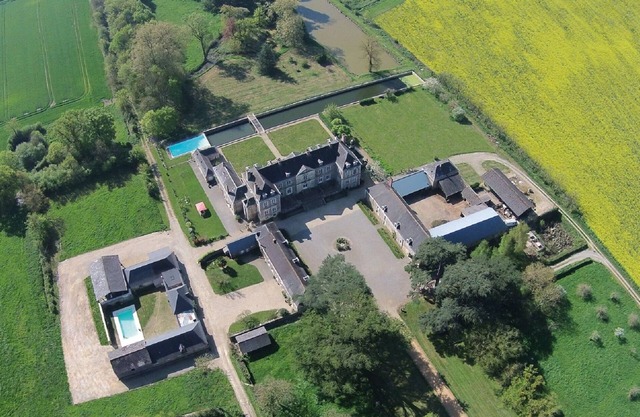 18th-century estate in the pure Anjou tradition, heated swimming pool