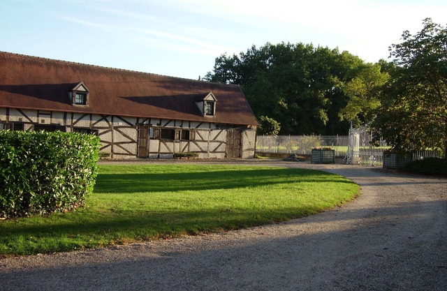 18th century farmhouse, in the countryside, sleeps 10, private pool,
