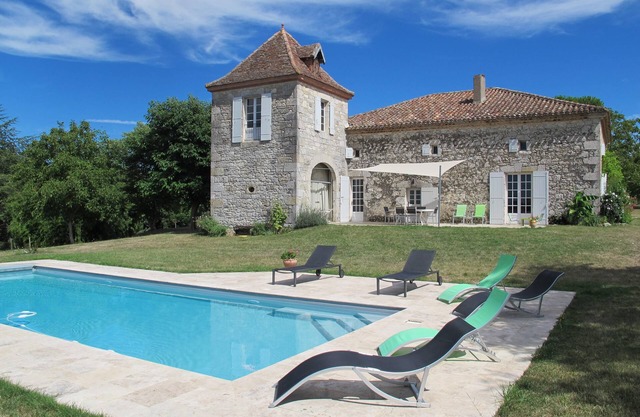 18th century Gersoise house, secluded, swimming pool, wooded grounds