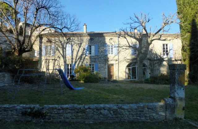 18th century Mas Provençal with swimming pool and fenced garden in village