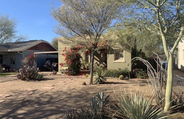 1920's bungalow in Coronado District. Minutes to DTWN, cafes, arts & events!