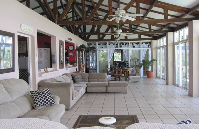 195 a night! Luxury home w/pool on OCEAN! AC, Wifi, Sat TV, 3 bedrooms/4 baths