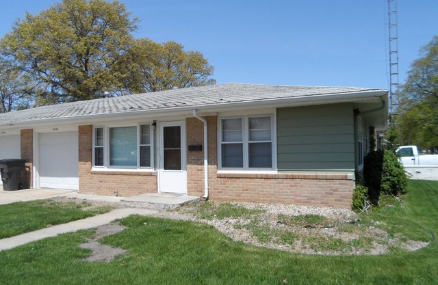 1950's Retro Ranch. Conveniently located off Highway 281