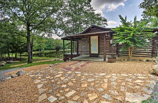 1950's Serenity Pond Cabin w/View: Peace & Quiet!